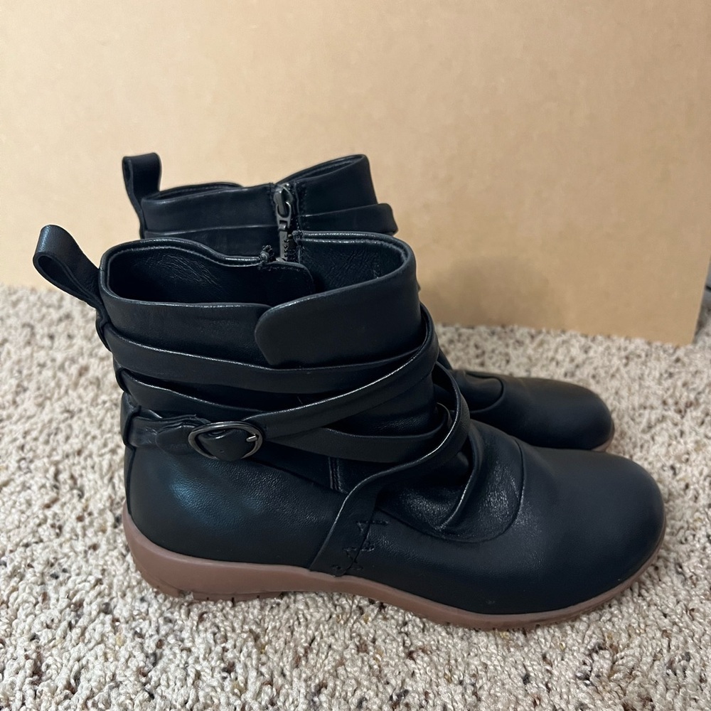 Romika Loire Leather Bootie NWOT